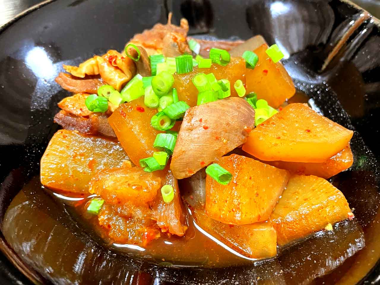 
                                    トロトロに柔らかくなるまで煮込んだ牛すじをご賞味ください！